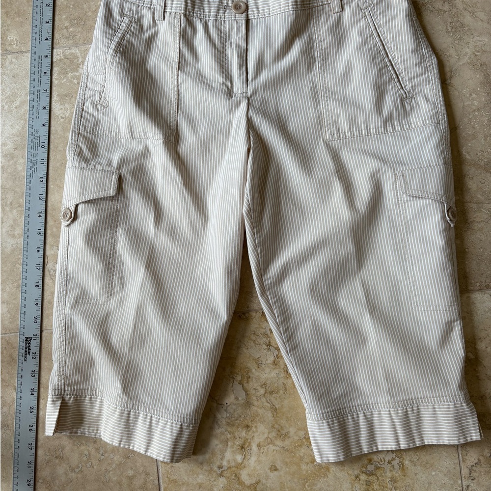 Izod beige and white stripe capris size 10